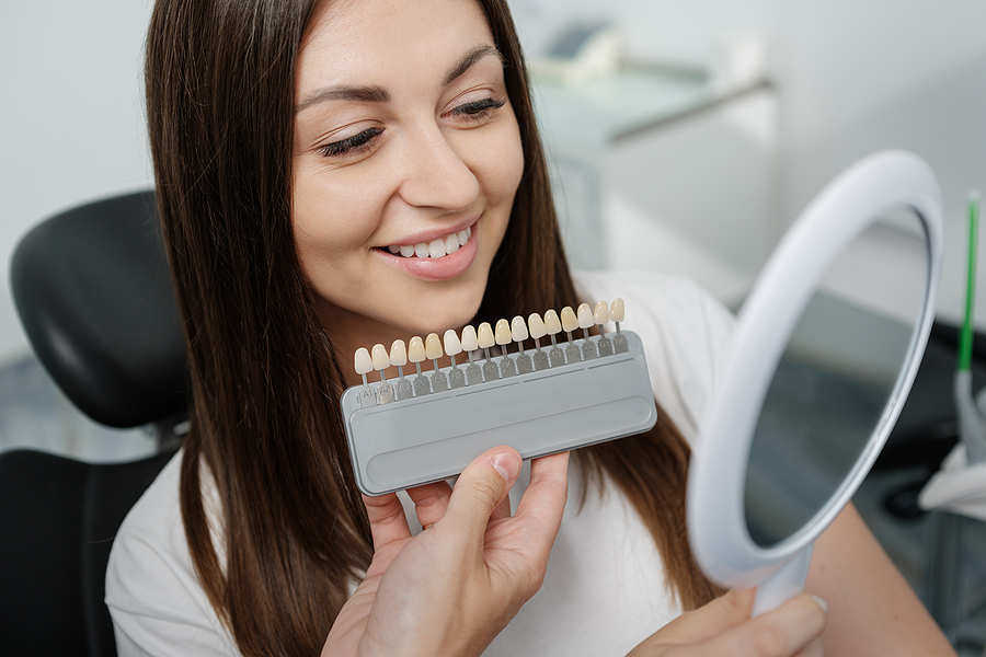 Young Male Dentist In White Coat Show Veneers Enamel Color Palet Treatment Planning